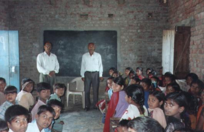 Schulklasse mit Lehrern